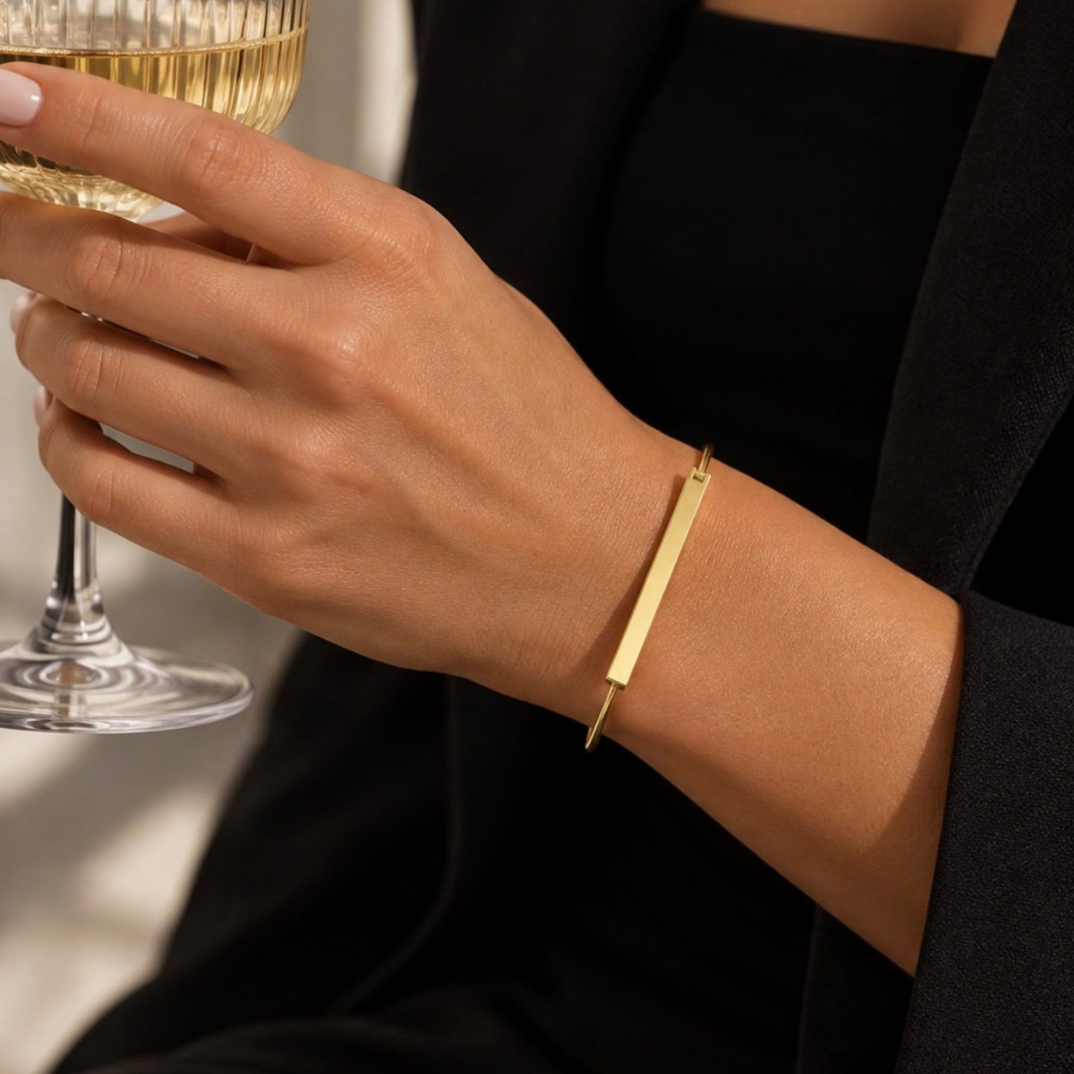 Thea Gold Bar Bangle