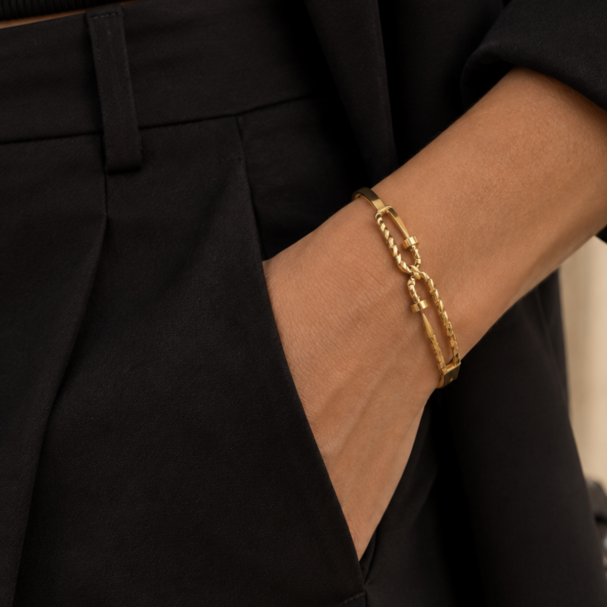 Nola Gold Bangle
